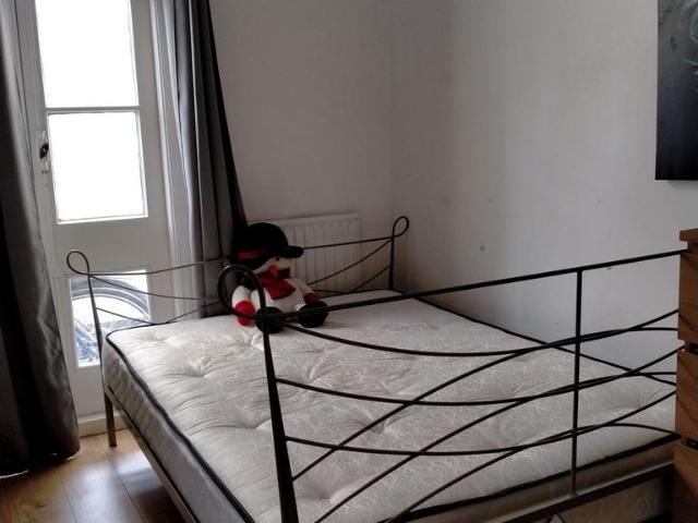 Hillingdon Hill, Uxbridge UB10 1 bed in a house share to rent £875 pcm £202 pw