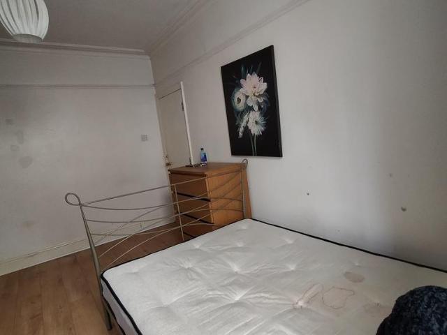Hillingdon Hill, Uxbridge UB10 1 bed in a house share to rent £750 pcm £173 pw