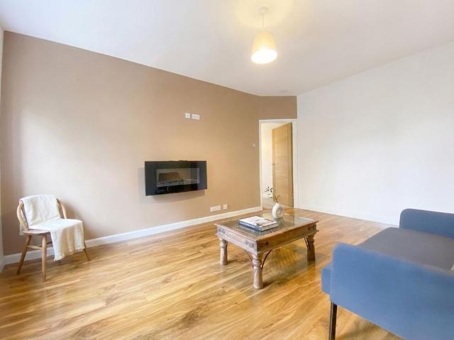 Hillingdon Road, Uxbridge, UB10 2 bed apartment to rent £1,750 pcm £404 pw