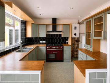 Hillingdon, UB10 5 bed end of terrace house to rent £2,800 pcm £646 pw