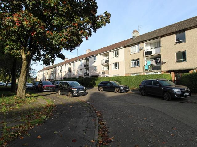 Hillington Quadrant, Glasgow, G52 2 bed flat to rent £950 pcm £219 pw