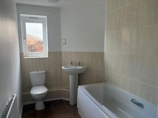 Hillier Road, Devizes SN10, 2 bed flat to rent, £1,195 pcm | PrimeLocation