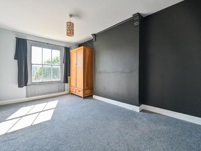 Hillmarton Road, Hillmarton. 1 bed flat to rent £2,250 pcm £519 pw