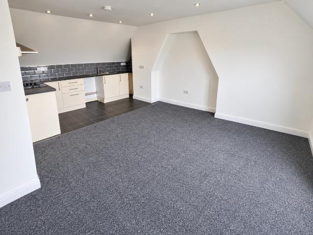 Hillside Avenue, Rochester ME2, 2 bed flat to rent, £1,200 pcm | PrimeLocation
