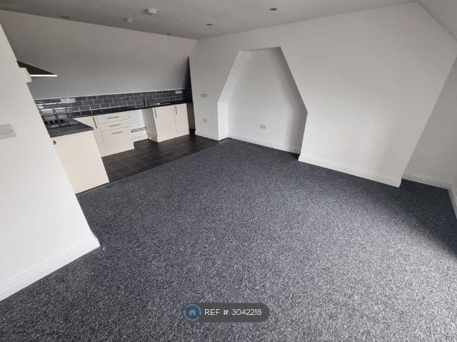Hillside Avenue, Rochester ME2, 2 bed flat to rent, £1,200 pcm | PrimeLocation