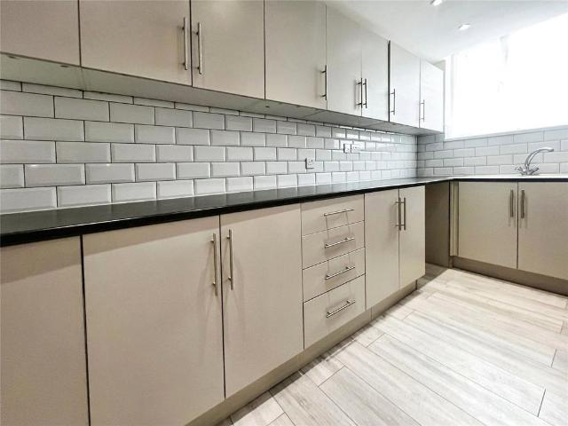 Hillside Avenue, Rochester ME2 2 bed flat to rent £1,250 pcm £288 pw