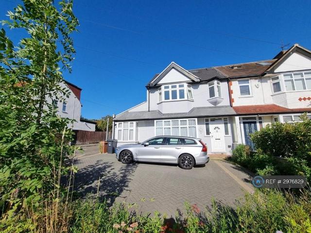 Hillside Avenue, Woodford Green, IG8 4 bed semi detached house to rent £3,350 pcm £773 pw