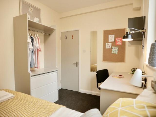 Hillside, Brighton BN2 1 bed in a house share to rent £737 pcm £170 pw