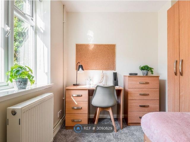 Hillside, Brighton BN2, 5 bed semi detached house to rent, £3,350 pcm | PrimeLocation
