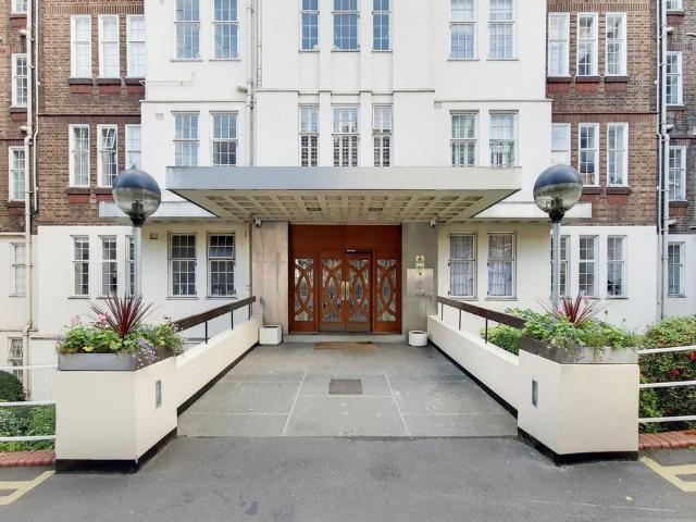 Hillside Court, Hampstead, London, NW3 1 bed flat to rent £2,145 pcm £495 pw