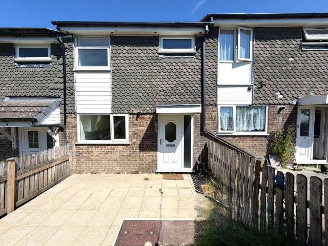 Hillside Close, Blackburn. Lancs. BB1. 3 bed terraced house to rent £850 pcm £196 pw