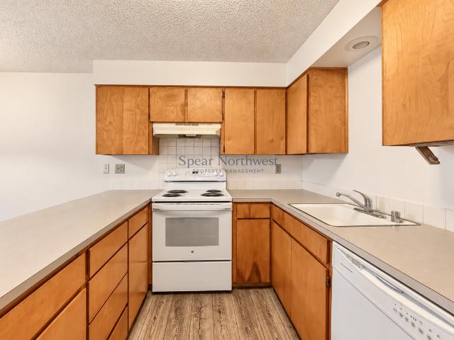 Hillside Eight 1 Bedroom Apartment for Rent at 6202 Sw Burlingame Ave, Portland, OR 97239 Hillsdale