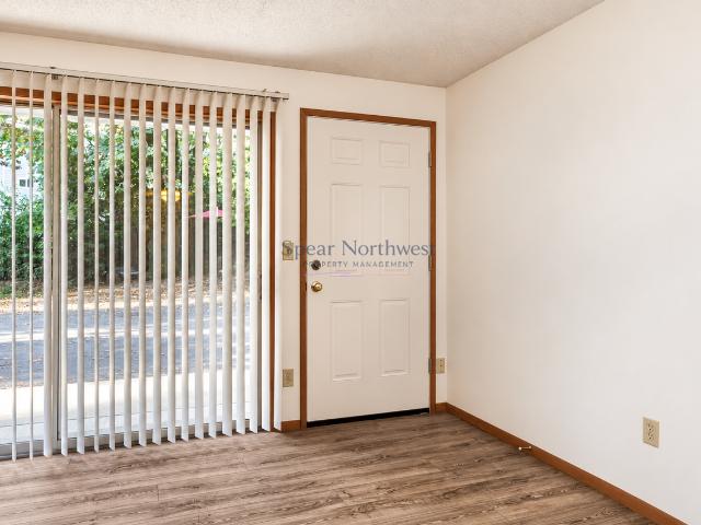 Hillside Eight 2 Bedroom Apartment for Rent at 6202 Sw Burlingame Ave, Portland, OR 97239 Hillsdale