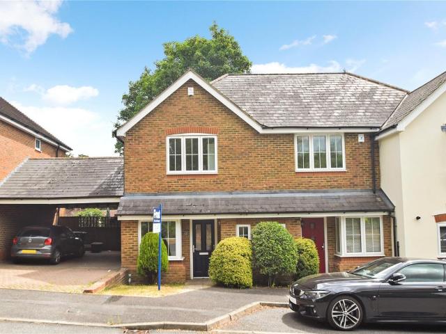 Hillside Gardens, Amersham. 2 bed semi detached house to rent £1,900 pcm £438 pw