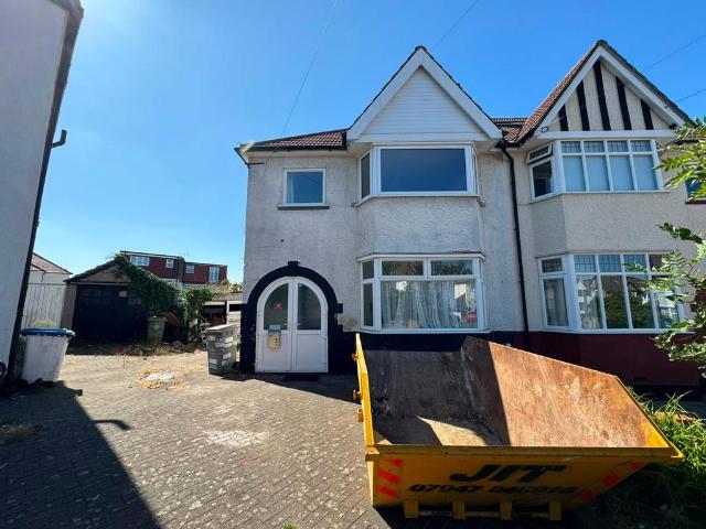 Hillside, London, NW9 3 bed semi detached house to rent £2,600 pcm £600 pw