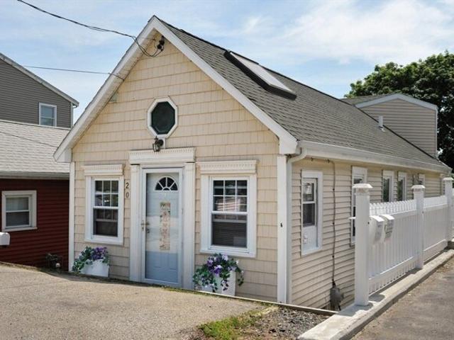 Hillside Rd, Hull, Home For Sale