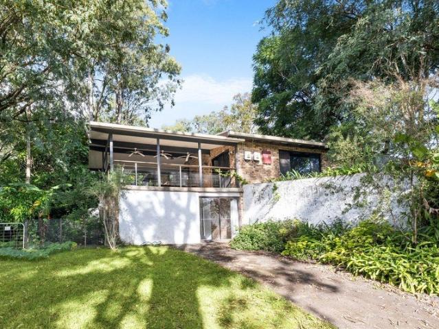 Hillside Retreat In The Heart of Town