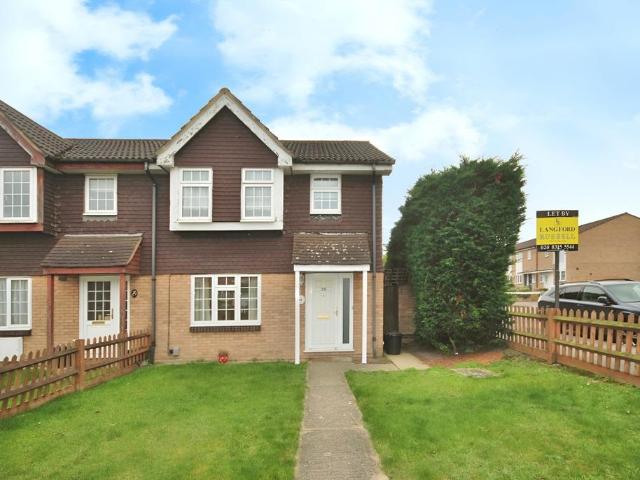 Hillside Road Bromley BR2 3 bed end of terrace house to rent £2,100 pcm £485 pw
