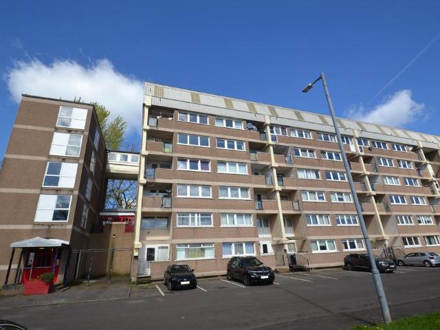 Hillpark Drive, Hillpark, G43 2PU 3 bed flat to rent £900 pcm £208 pw