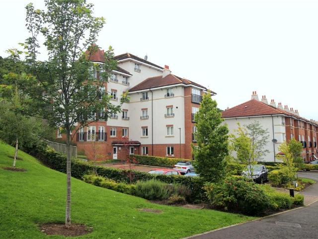 Hillpark Grove, Edinburgh, Midlothian 3 bed penthouse to rent £2,000 pcm £462 pw