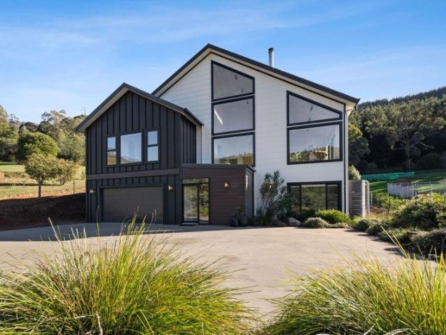Hilltop at Bright Luxury Alpine Living