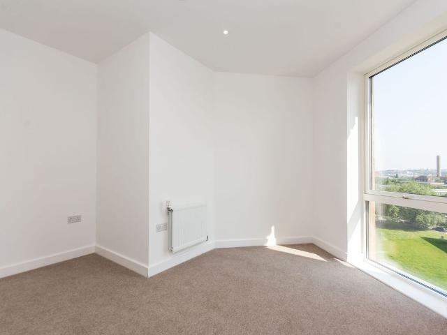 Hilltop Avenue, Harlesden, London NW10, 3 bed flat to rent, £2,800 pcm | PrimeLocation
