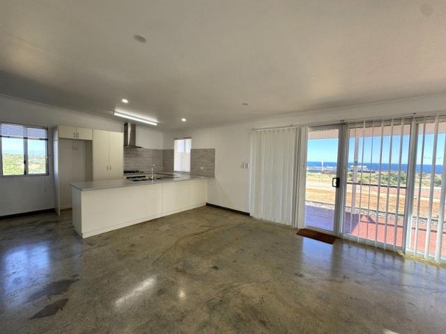 Hilltop cottage with ocean views!