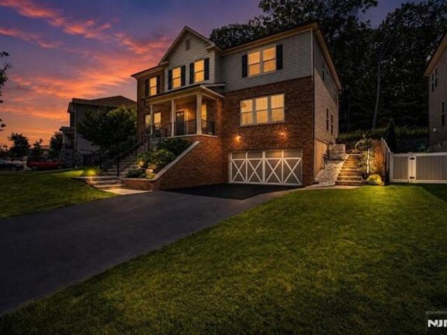 Hilltop Dr, North Caldwell, Home For Sale