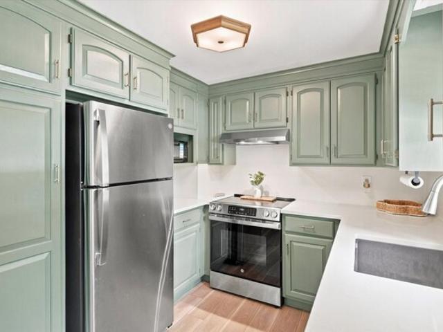 Hilltop Dr, Burlington, Home For Sale