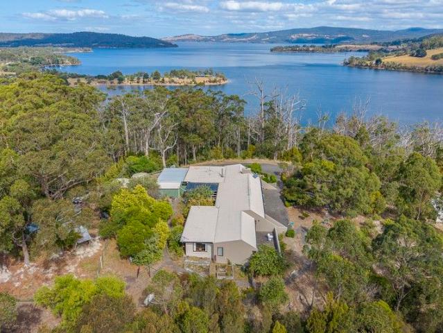 Hilltop Haven with Unrivalled Water Views