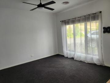 Hilltop Living with Stunning Views – Electricity and Water included