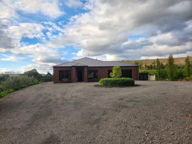 Hilltop Living with Stunning Views Electricity and Water included