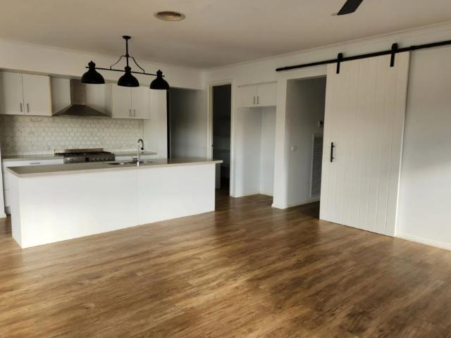 Hilltop Living with Stunning Views – Electricity and Water included