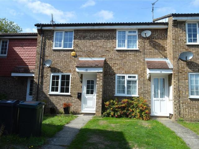 Hillview, Ashford, Kent, TN24 2 bed terraced house to rent £950 pcm £219 pw