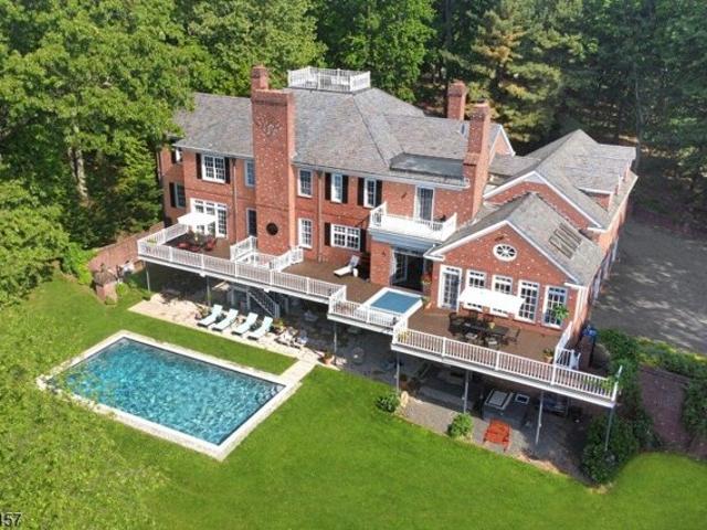 Hillview Dr, Tewksbury Township, Home For Sale