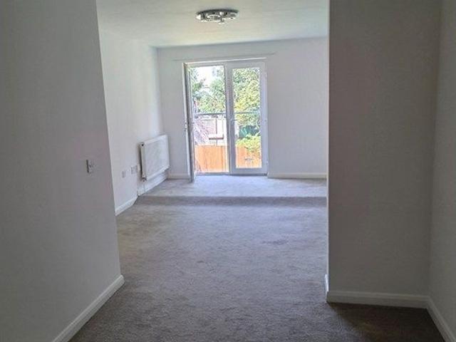 Hillview Gardens, Hendon NW4, 2 bed flat to rent, £1,950 pcm | PrimeLocation