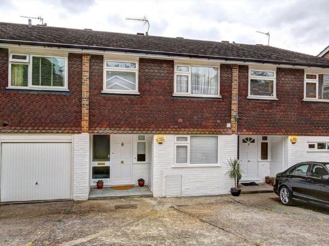 Hillview, London SW20 4 bed terraced house to rent £3,300 pcm £762 pw