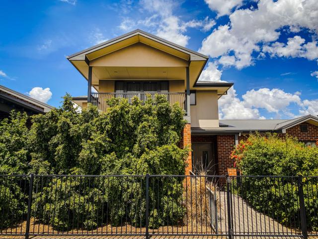 HILLVUE FULLY FURNISHED Townhouse In Boutique Location Water & Electricity Included