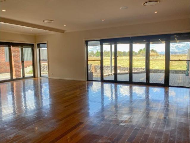 HILLVUE FULLY FURNISHED Townhouse In Boutique Location Water & Electricity Included