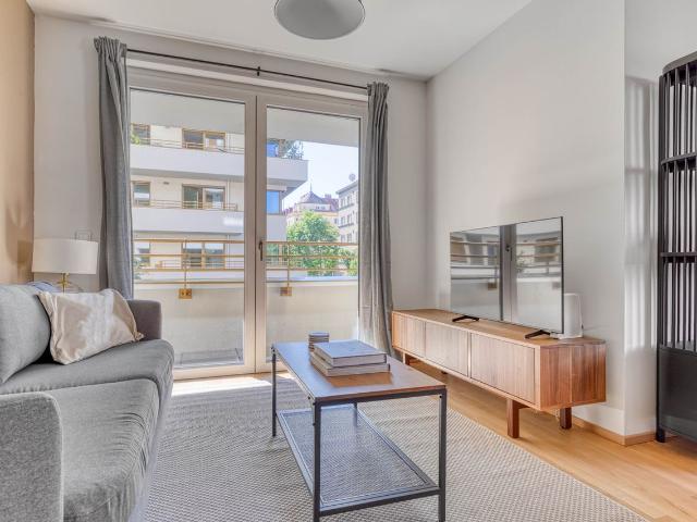 Hip Brigittenau 2BR w/ Elev & Roof Terrace, nr Handelskai, Vienna Amsterdam Apartments for Rent