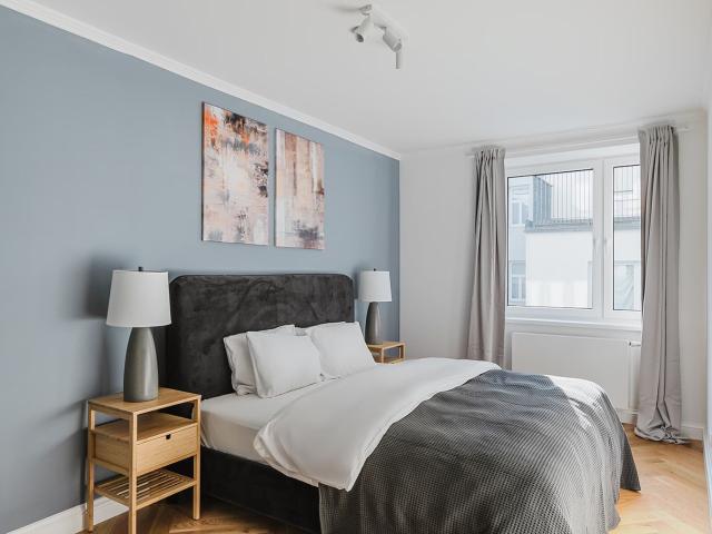 Hip Wieden 2BR w/ Elevator & Balcony