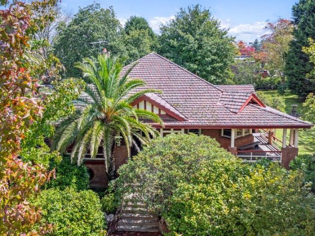 History. Space. Prestige. The Oak A Rare Blue Mountains Icon