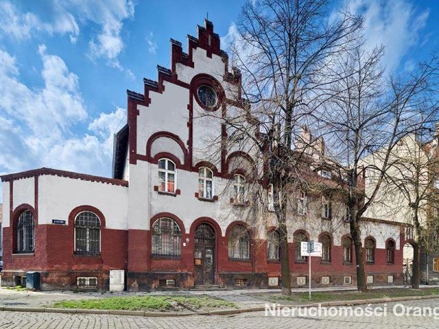 Historyczny budynek 1123 m² na Starym Zdroju blisko dworca