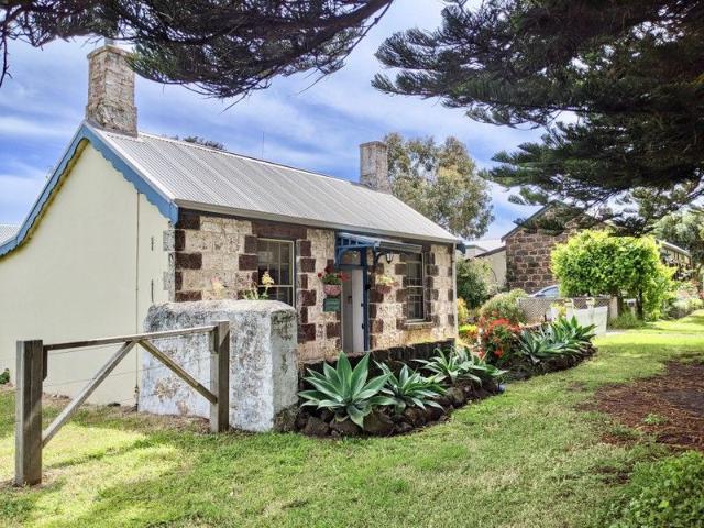 Historic Bluestone Cottages In Central Port Fairy