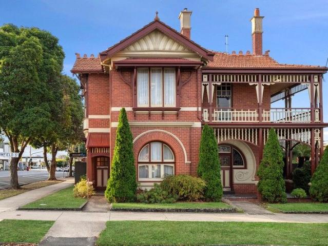 HISTORIC BUILDING WITH BUSINESS AND LIVING OPPORTUNITIES