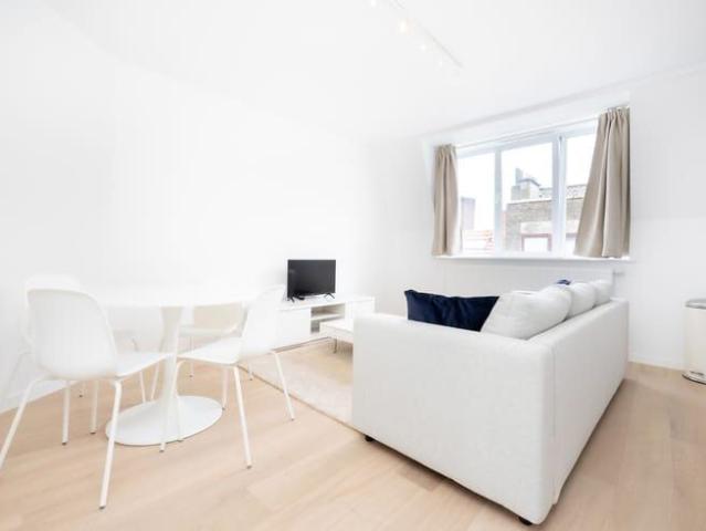 HISTORIC CENTRE 1 BED FURNITURE 1ST OCCUPATION