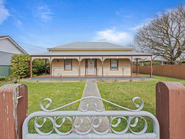 Historic Charm in the Heart of Ballan