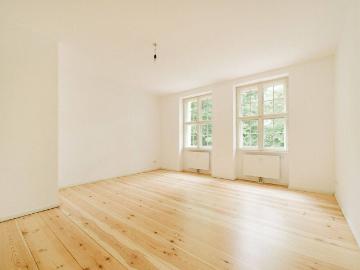 Historic Charm Modern Living! 3 Room Apartment in a Renovated Period Building in a Prime Location