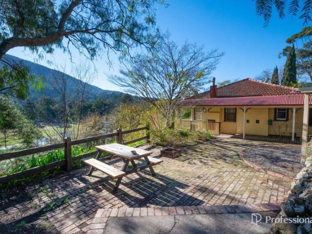 HISTORIC CHARM, STUNNING VIEWS AND AN UNBEATABLE WARBURTON LIFESTYLE