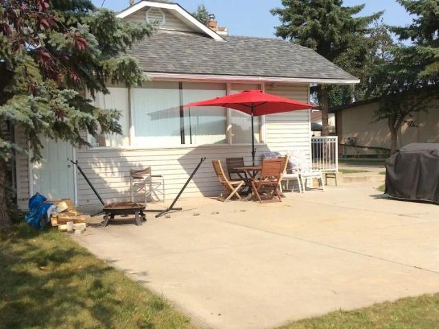 Historic Cottage on Chestermere Lake — 2 Bedrooms House